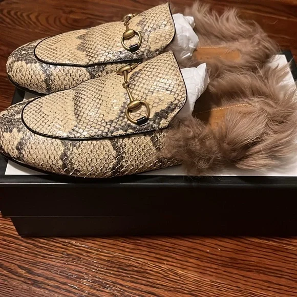 Authentic Women’s Gucci Princeton Slipper with Lamb Wool! - Picture 2 of 7